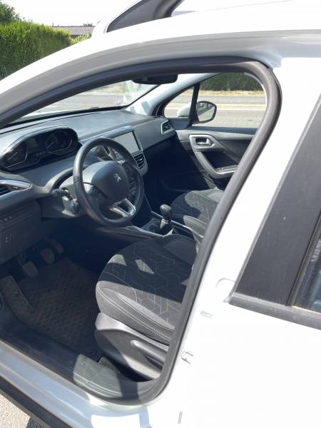 Acheter un Peugeot 2008, Active, 82ch à Le Neubourg porche de Louviers.