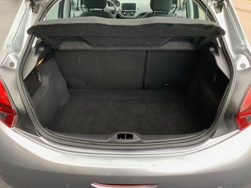 Peugeot 208 essence 82 chevaux finition Signature proche Bourgtheroulde Infreville